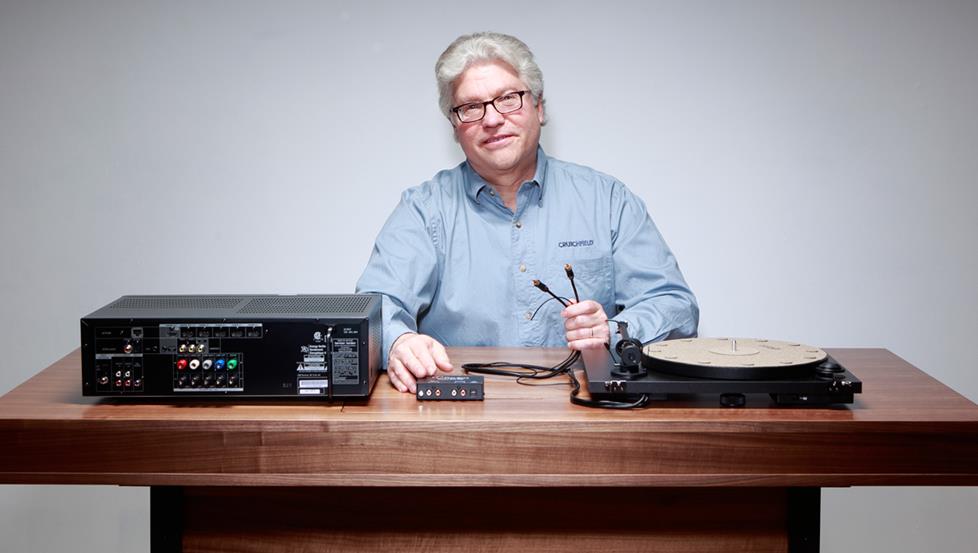 The author attempts to connect a turntable and receiver