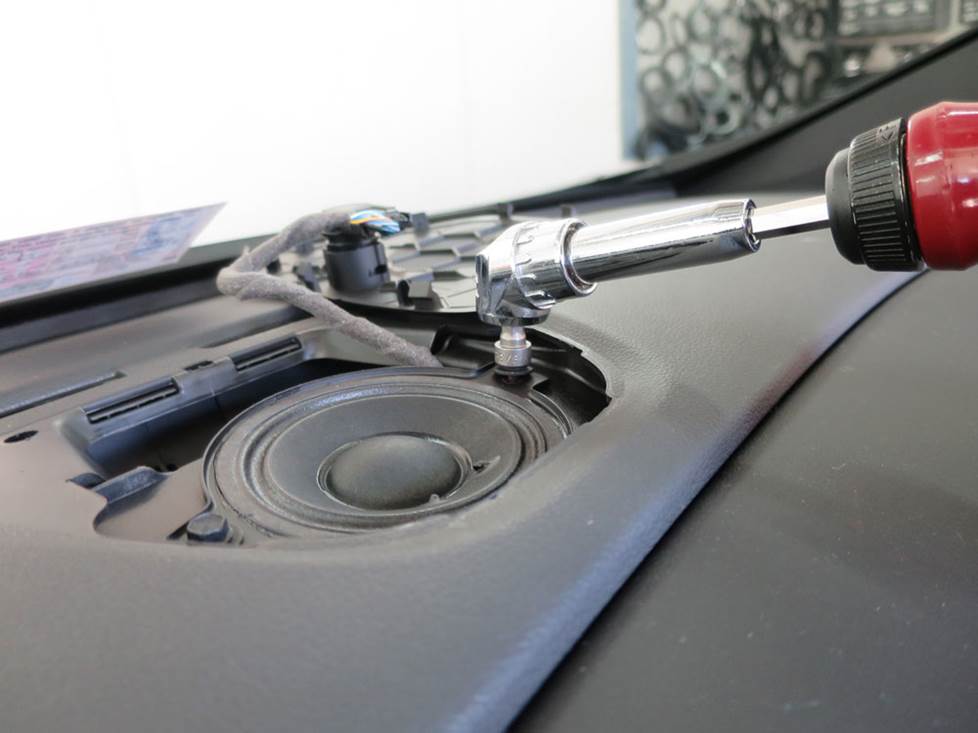 buick cascada center dash speaker