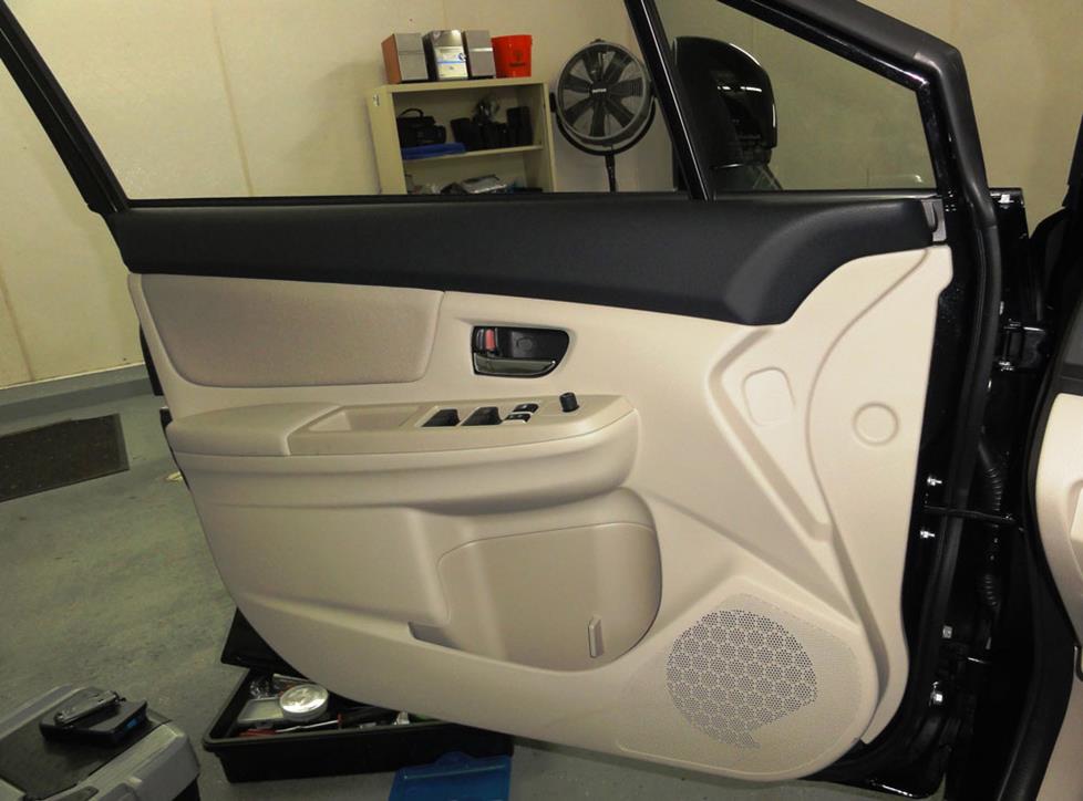 subaru crosstrek front door
