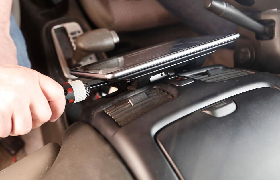 Alpine iLX-F309 receiver