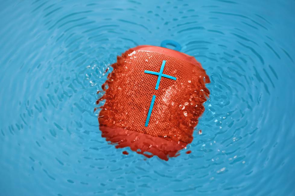 logitech wonderboom ultimate ears bluetooth speaker floats in water