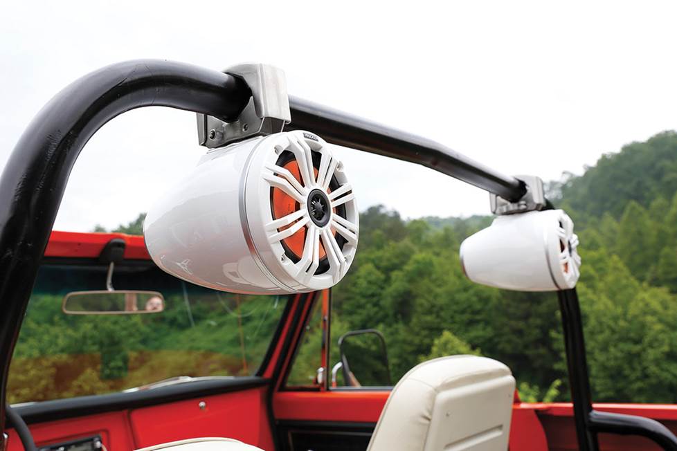 wake tower speakers mounted on rollbar