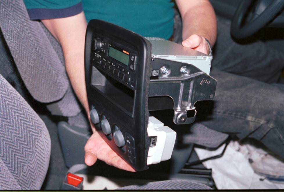 honda cr-v radio removal