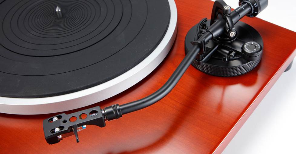 Music Hall MMF-1.5Manual belt-drive turntable with built-in phono preamp