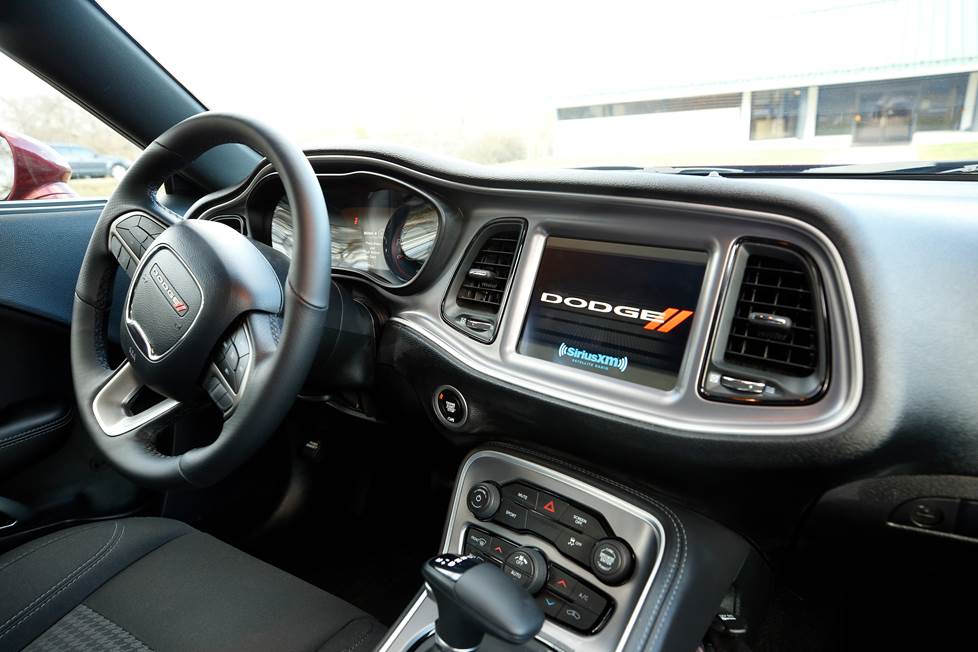 2019 dodge challenger dash