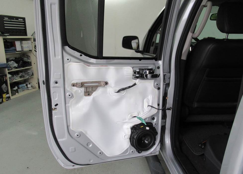 nissan frontier crew cab door