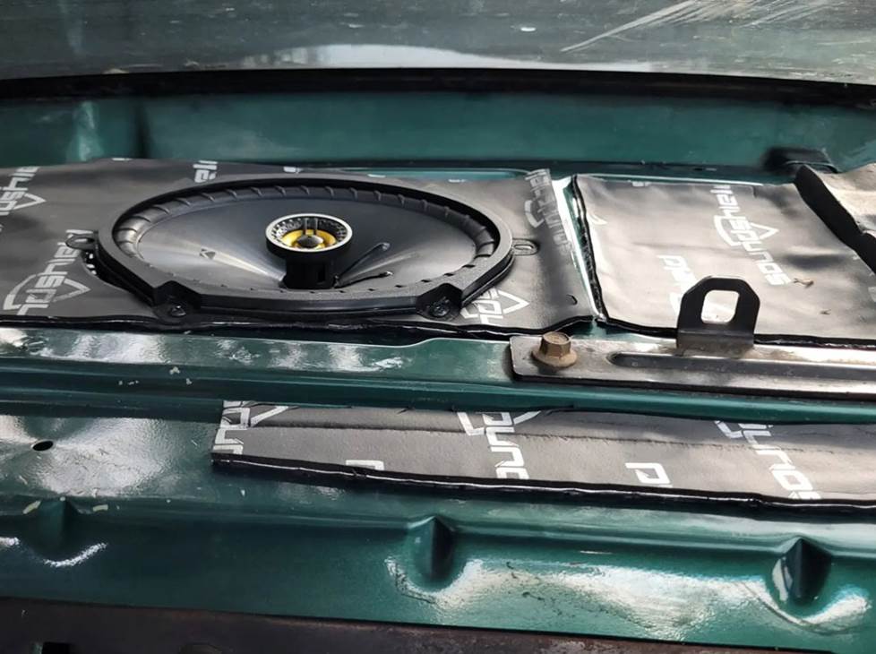 kicker speakers