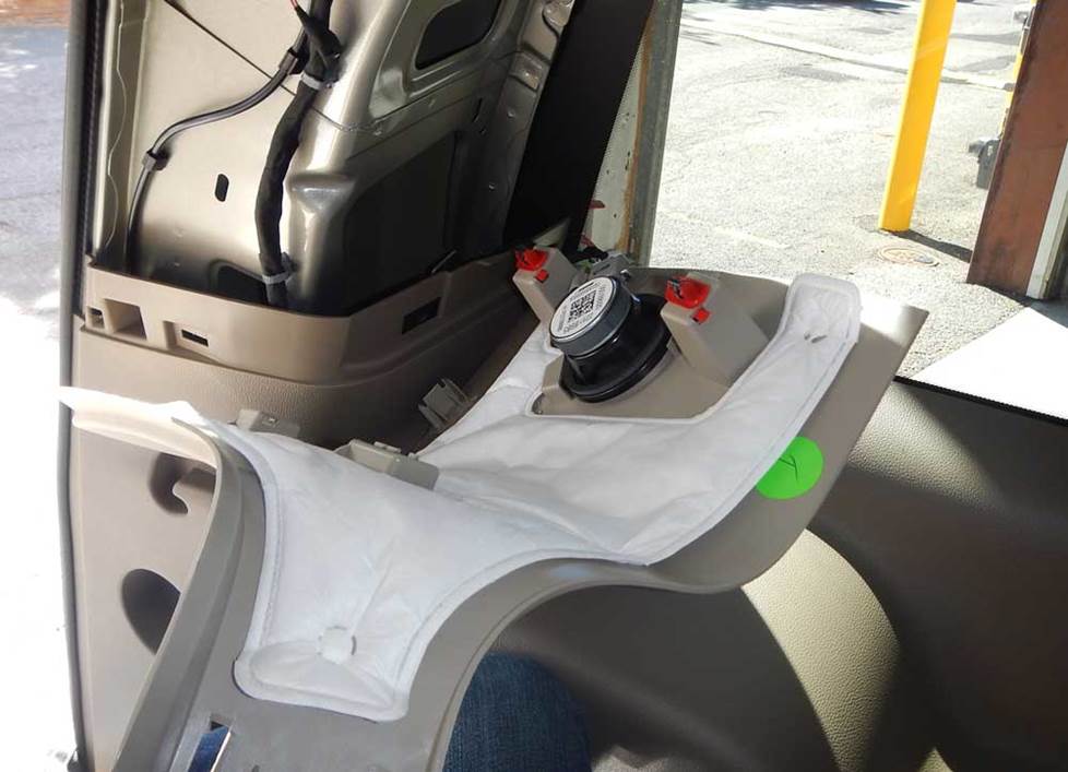 gmc tahoe rear pillar speakers