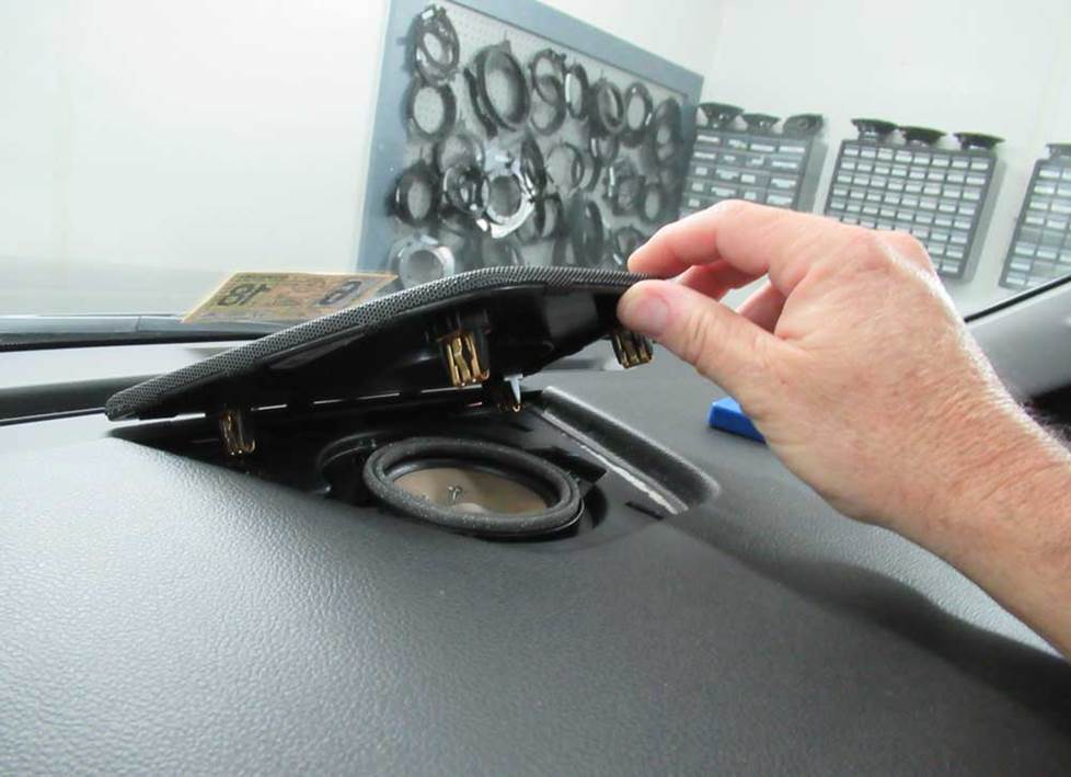 gmc yukon center dash speaker
