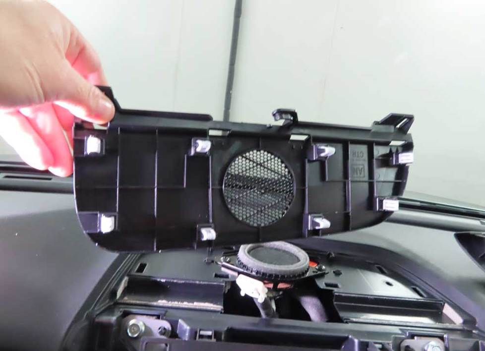 subaru legacy center dash speaker