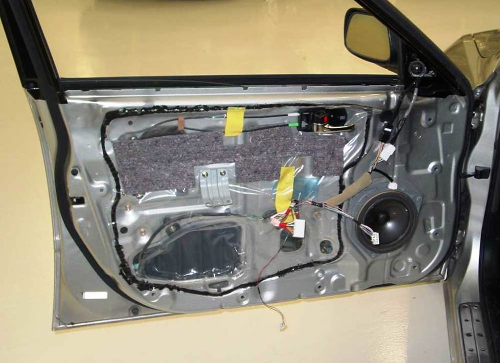 Lexus IS 300 front door speakers