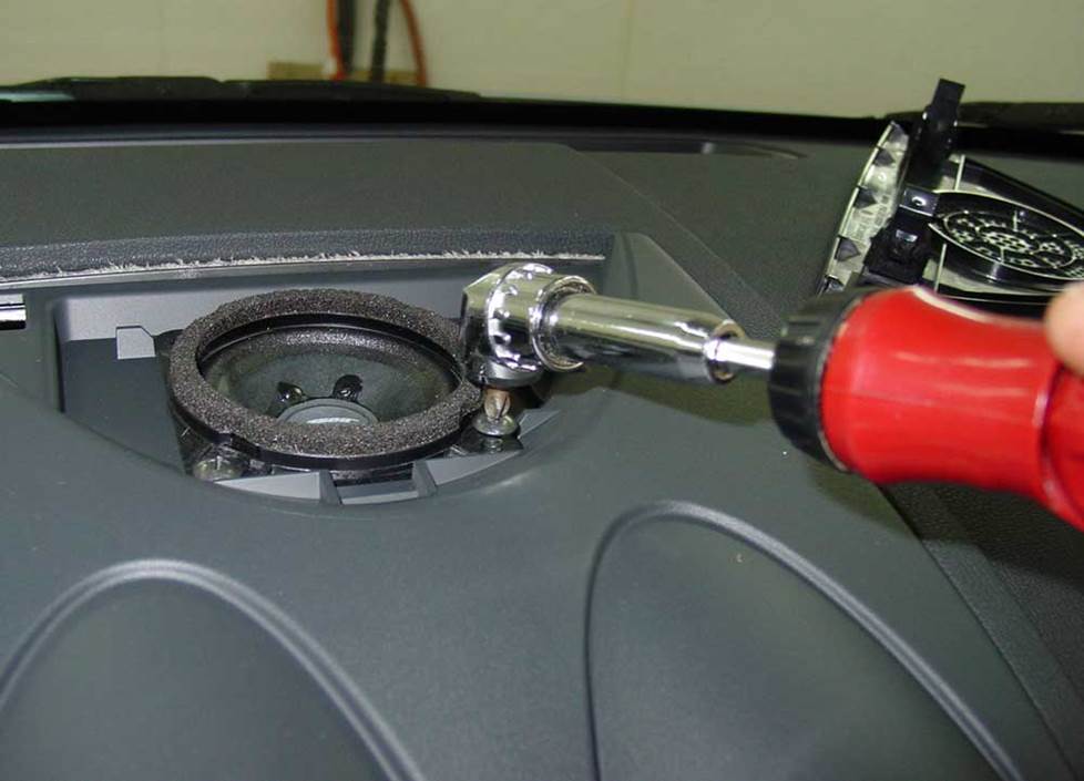 nissan rogue center dash speaker bose