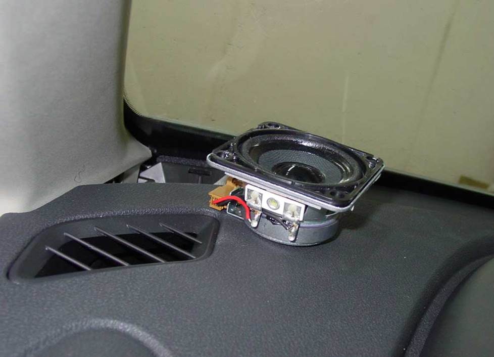 nissan rogue corner dash bose speaker
