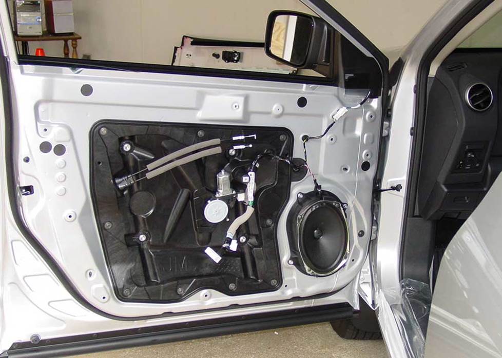 nissan rogue front door speaker