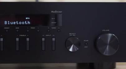 Video: Yamaha R-N303 stereo receiver