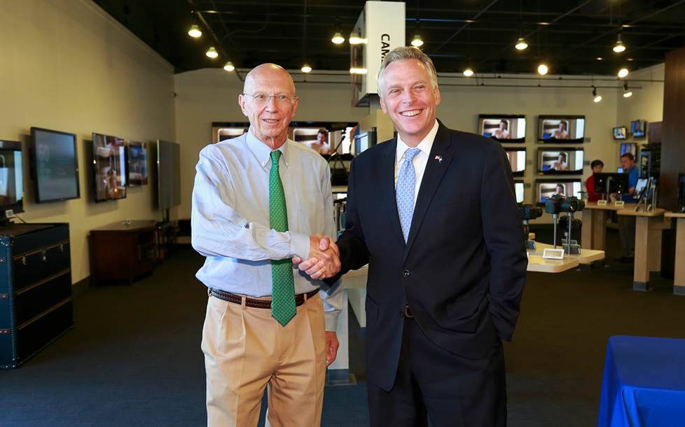 Bill Crutchfield and former Governor of Virginia Terry McAuliffe shaking hands at the opening of the Discovery Store.