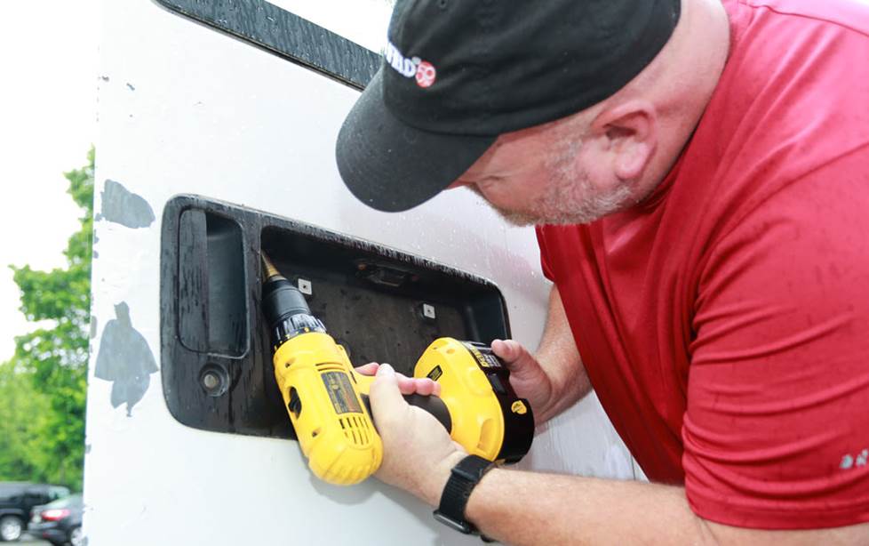 JR installing backup cam