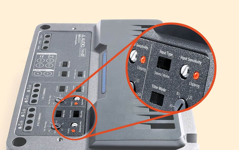 JL Audio RD400/4 amp lights showing clipping
