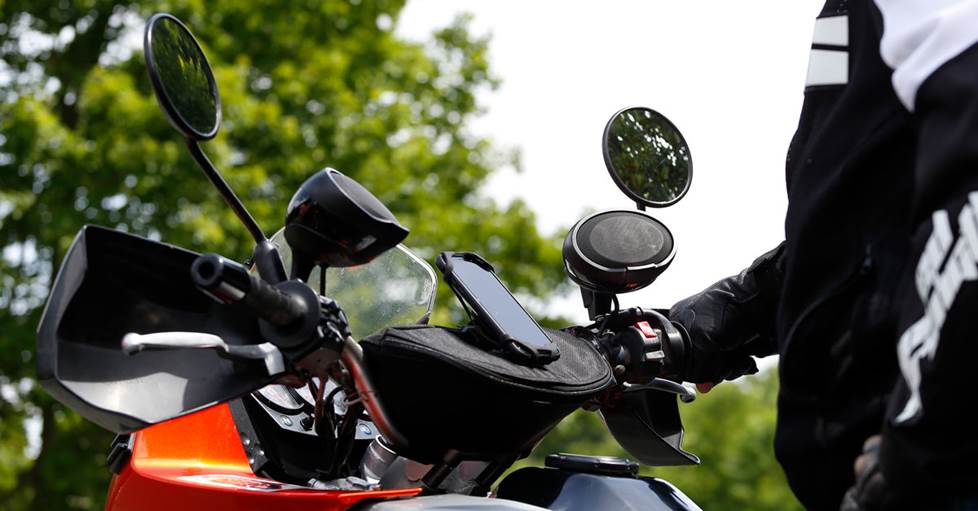JBL Cruise Handlebar-mount Bluetooth® speaker pods for motorcycles and scooters