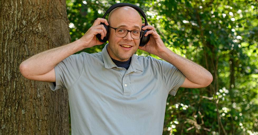 Jeff putting on Sony XM6 headphones