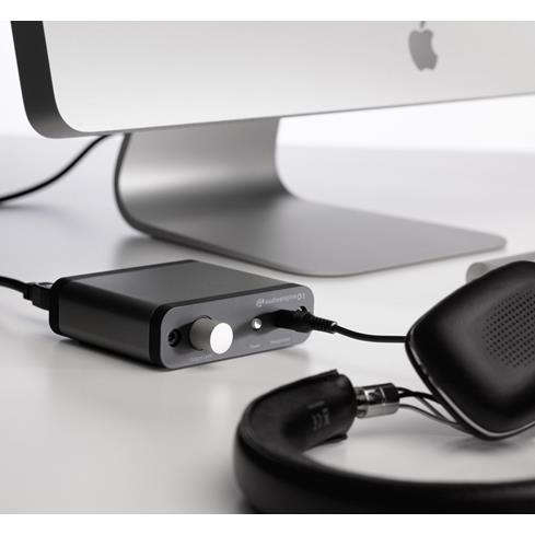 Headphone amplifiers and digital-to-analog converters