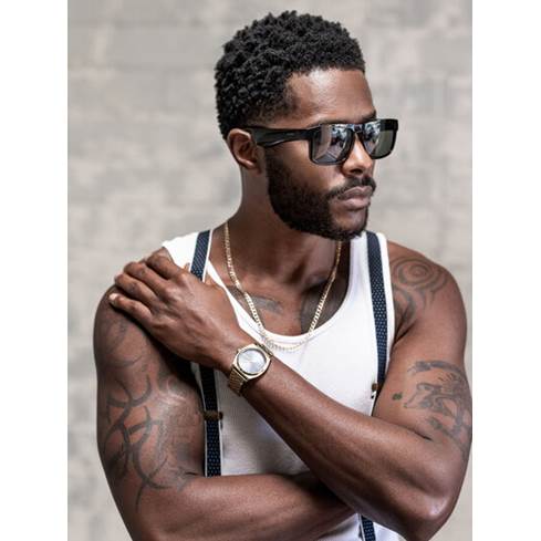 Man wearing Bose Frames Tenor