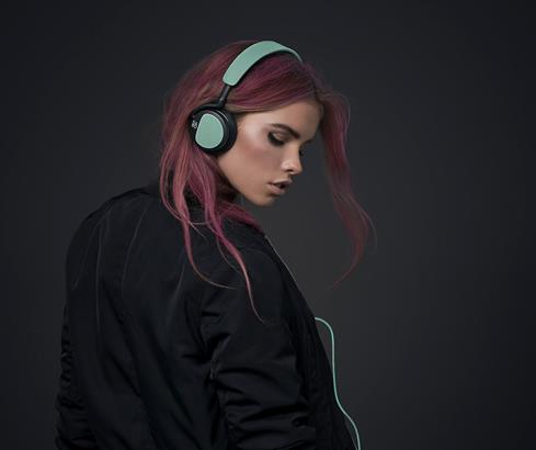 Bang & Olufsen Beoplay H2 headphones