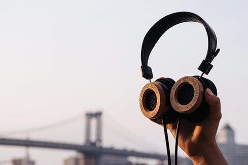 headphones, brooklyn bridge