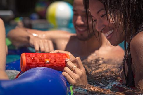 JBL Flip 3 Splash-proof portable Bluetooth speaker