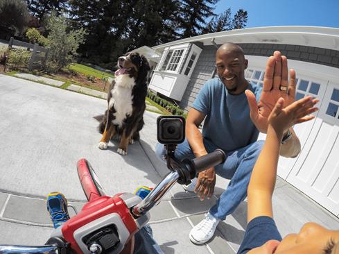 The GoPro Handlebar/Seatpost/Pole mount lets you photograph cycling adventures from your own unique point of view.