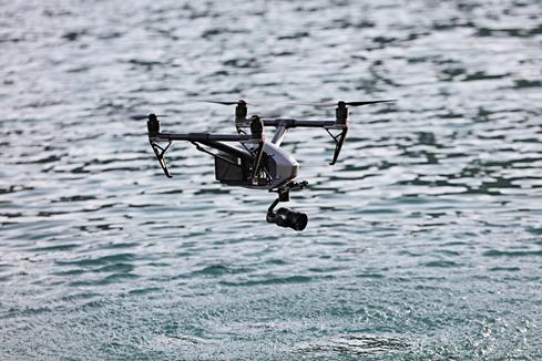 The DJI Inspire 2 combo is a fast, intelligent flying machine with an advanced Zenmuse X5 camera on board.