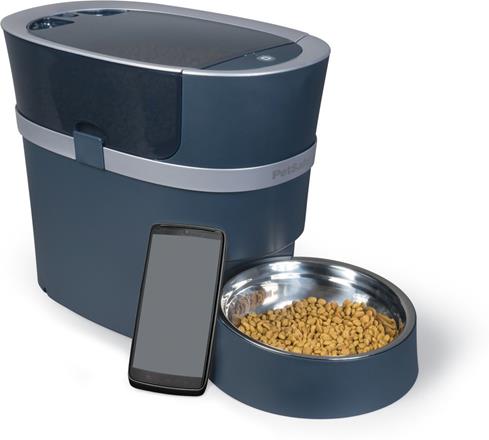 Your Apple or Android smartphone controls the PetSafe Smart Feed from just about anywhere.
