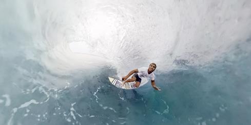GoPro Fusion 360 immersive image surfing inside a wave.