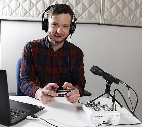 Crutchfield writer Benn Grant with eSports Gameday Bundle