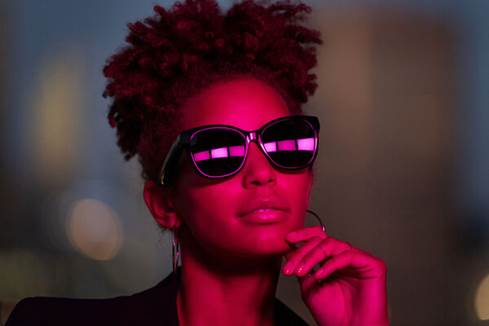 Woman wearing Bose Frames Soprano
