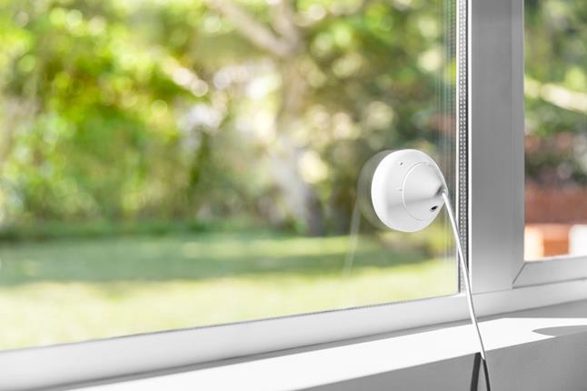 Logitech Circle 2 camera with window mount