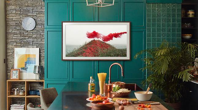 TV displays art work when not in TV mode