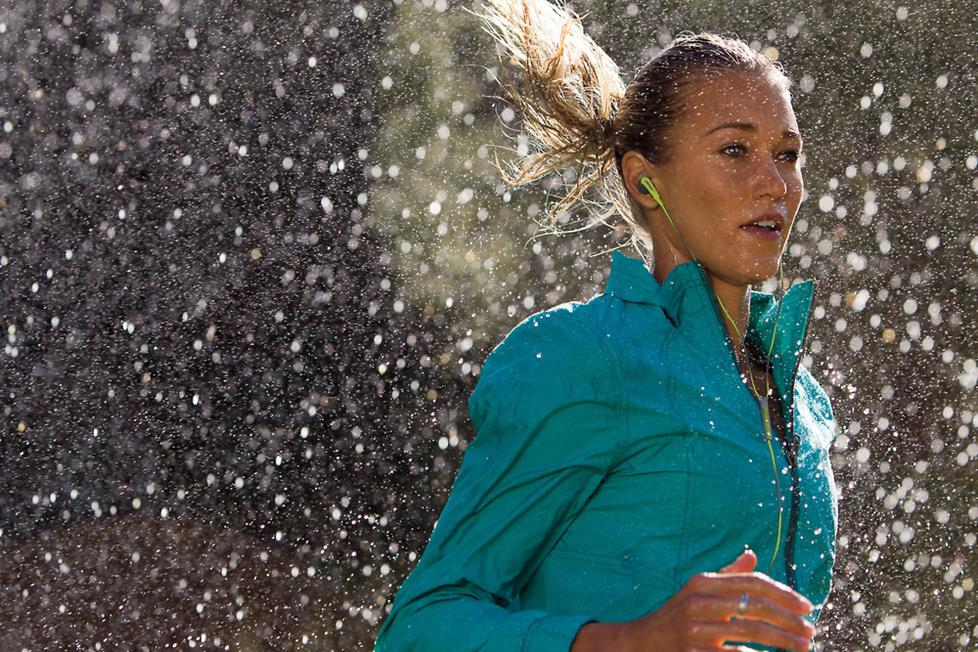 Water-resistant sport headphones