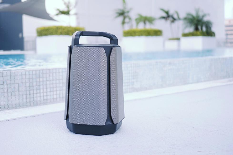 Soundcast wireless speaker