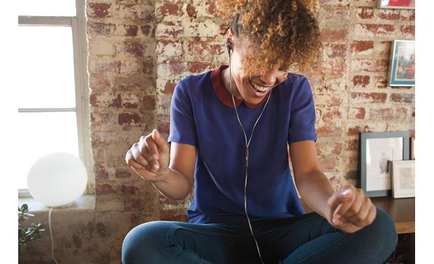Bose® QuietComfort® 20i Acoustic Noise Cancelling® headphones Listen anywhere, without distractions