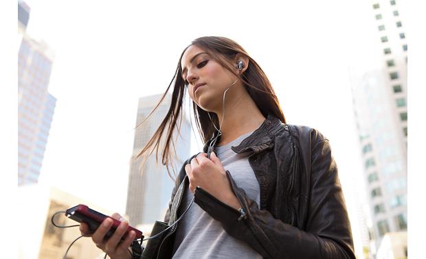 Bose® QuietComfort® 20i Acoustic Noise Cancelling® headphones Listen anywhere, without distractions