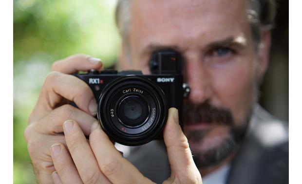 Sony Cyber-shot® DSC-RX1R II The RX1R II's built-in OLED viewfinder comes in handy when shooting in strong backlighting situations