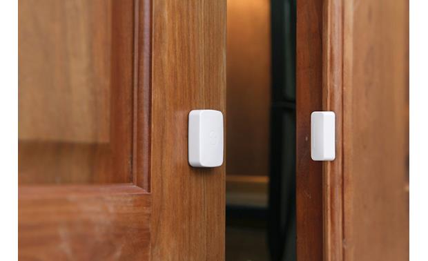 Samsung SmartThings Vacation Home Package Know instantly whether an off-limits area has been accessed