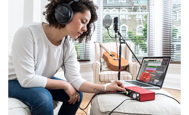 Focusrite Scarlett 2i2 (Second Generation) Make the Scarlett 2i2 part of a simple home recording setup