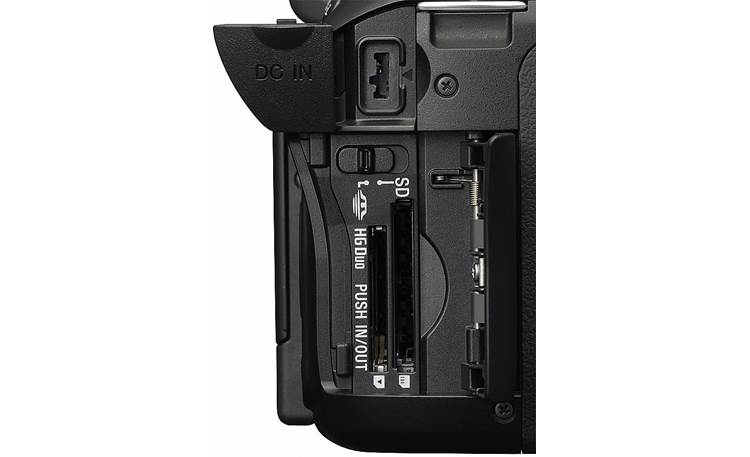 Sony Alpha DSLR-A550 (Body only) Card slots