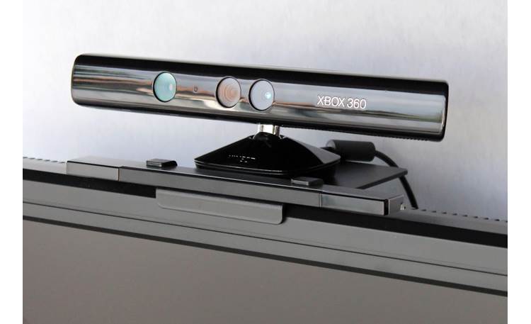 Center Stage CSP-360 Front view of bracket mounted to a flat-panel TV