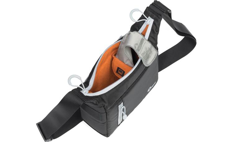 Lowepro StreamLine 100 interior compartment with built-in microfiber cloth