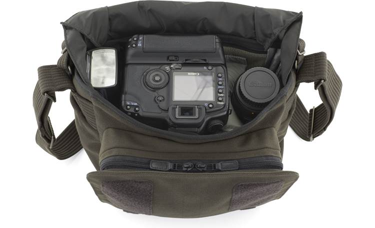Lowepro Pro Messenger 160 AW interior compartment, alternatively loaded (camera and accessories not included)