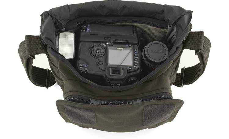 Lowepro Pro Messenger 180 AW Interior compartment, fully loaded (camera and accessories not included)