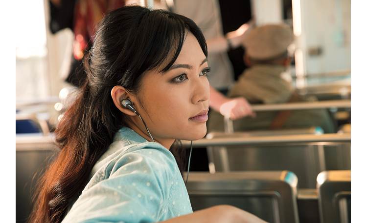 Bose® QuietComfort® 20 Acoustic Noise Cancelling® headphones Listen anywhere, without distractions